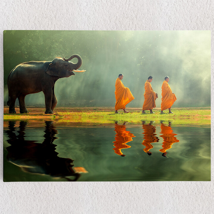 Personalisiertes Leinwandbild Mönche mit Elefant
