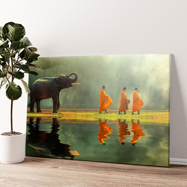 Leinwandbild personalisiert Mönche mit Elefant